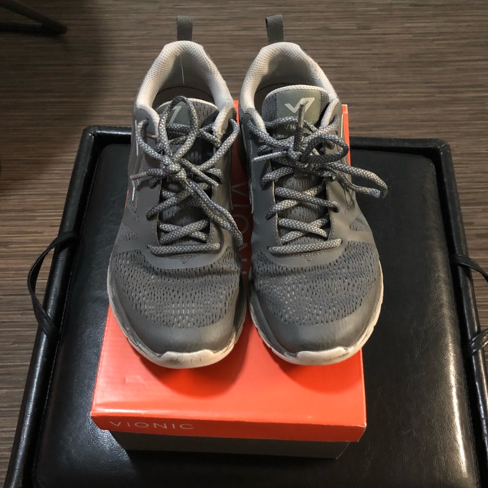 Women’s Vionic brisk miles sneakers